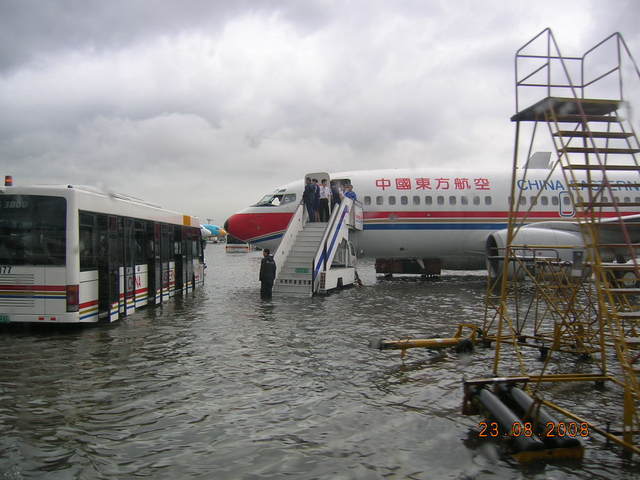 http://img.photobucket.com/albums/v505/kastus/bangkok2.jpg