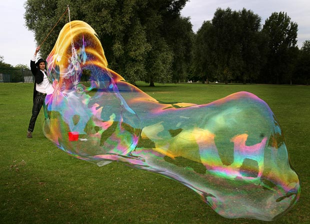 http://www.telegraph.co.uk/telegraph/multimedia/archive/01455/bubble-man_1455836i.jpg