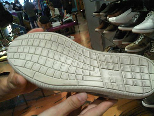 http://www.journaldugeek.com/files/2010/08/500x_qwerty-shoes500.jpg
