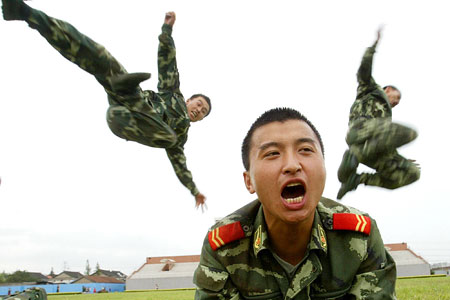 http://img.metro.co.uk/i/pix/2008/04/ChineseSoldiersAP_450x300.jpg