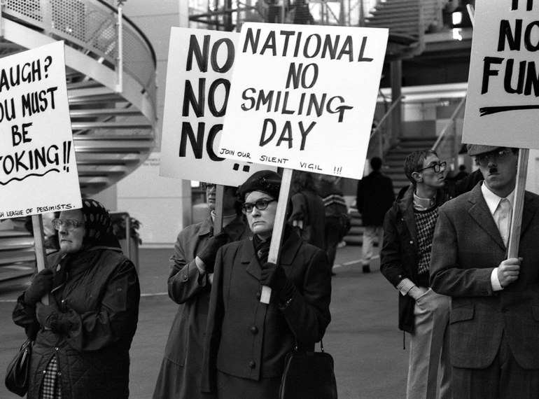 http://img24.imageshack.us/img24/7379/nationalnosmilingdaypao.jpg