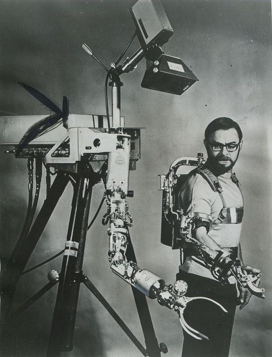 http://www.looo.ch/files/library/nat-exo-p1-adamski-1971-x640.jpg