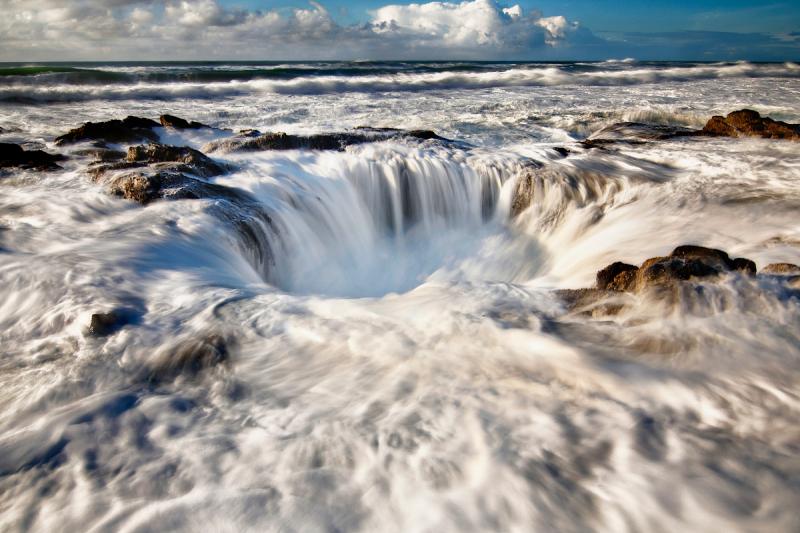 http://www.akademifantasia.org/wp-content/uploads/2010/03/Thor-Well-1.jpg