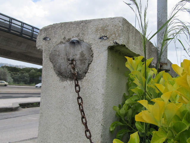 http://farm9.staticflickr.com/8330/8097247965_26d6a1d83e_z.jpg