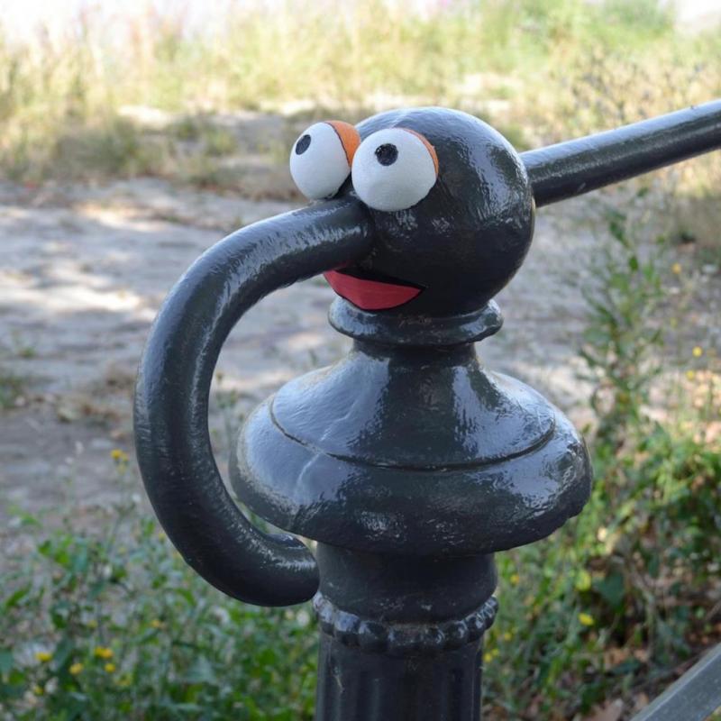 http://www.streetartutopia.com/wp-content/uploads/2012/10/Street-Art-by-Oakoak-6.jpg